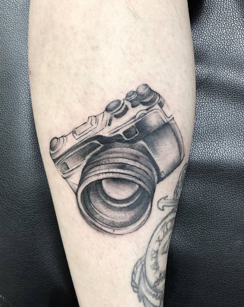 小腿相机一枚纹身图片_腿部纹身图案