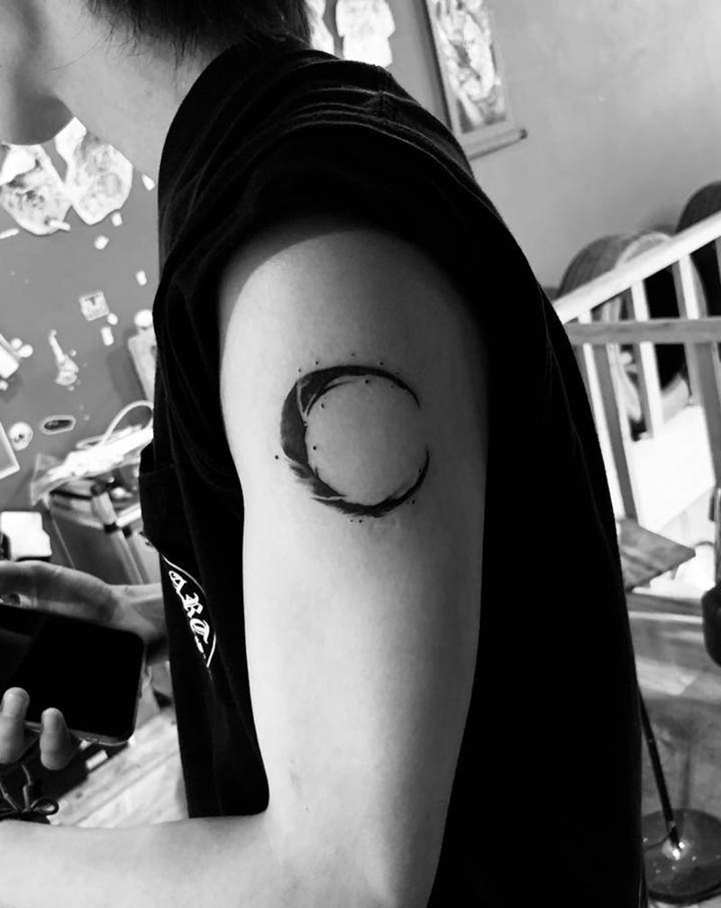 月亮纹身图片_手臂纹身图案