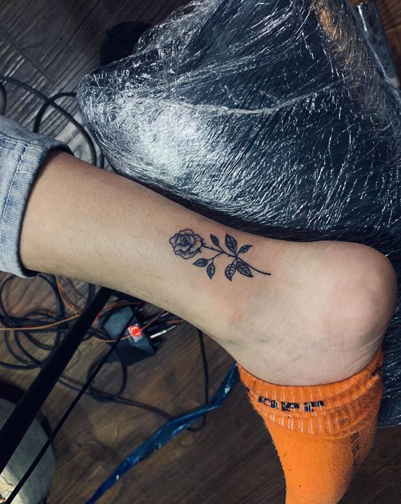 花纹身图片_脚部纹身图案