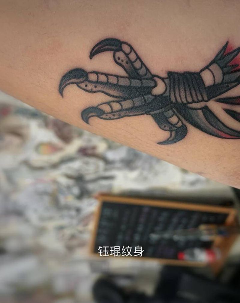 鹰爪纹身图片_Old School纹身图案