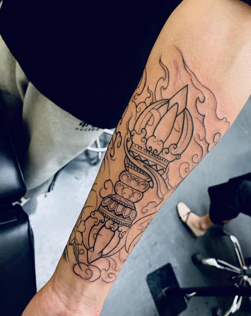 小臂降魔杵纹身图片_手臂纹身图案