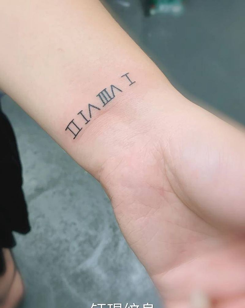 手腕罗马数字纹身图片_手臂纹身图案