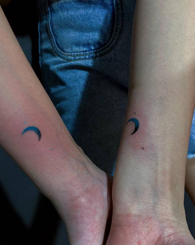 小月亮纹身图片_手臂几何纹身图案