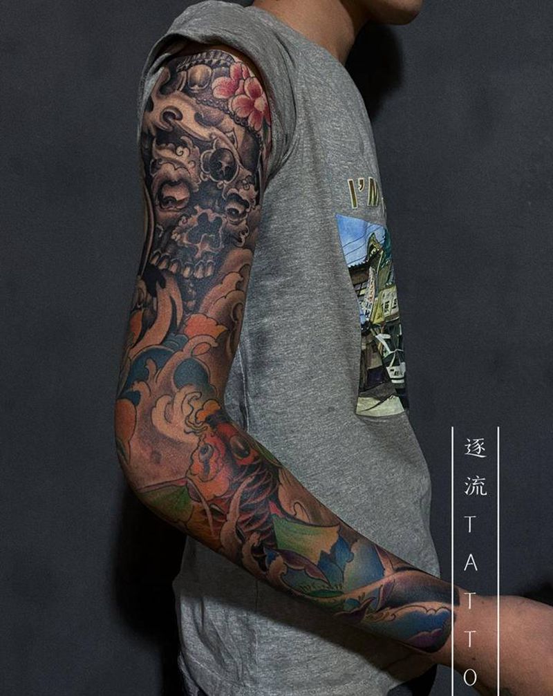 嘎巴拉 与鲤鱼纹身图片_手臂新传统纹身图案