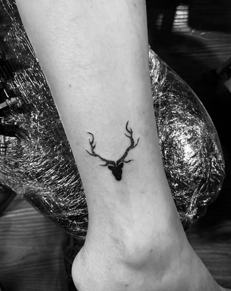鹿纹身图片_脚部纹身图案