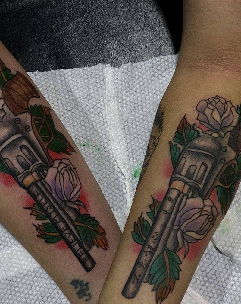 枪花纹身图片_Old School纹身图案