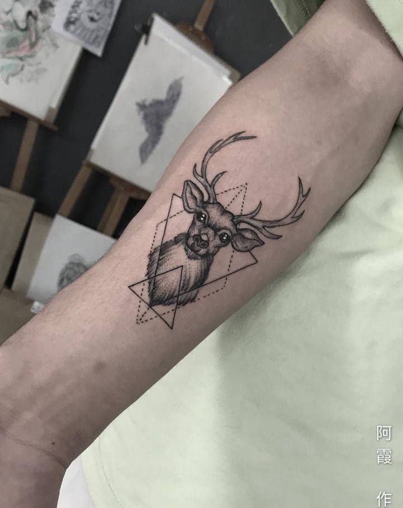 鹿纹身图片_手臂纹身图案