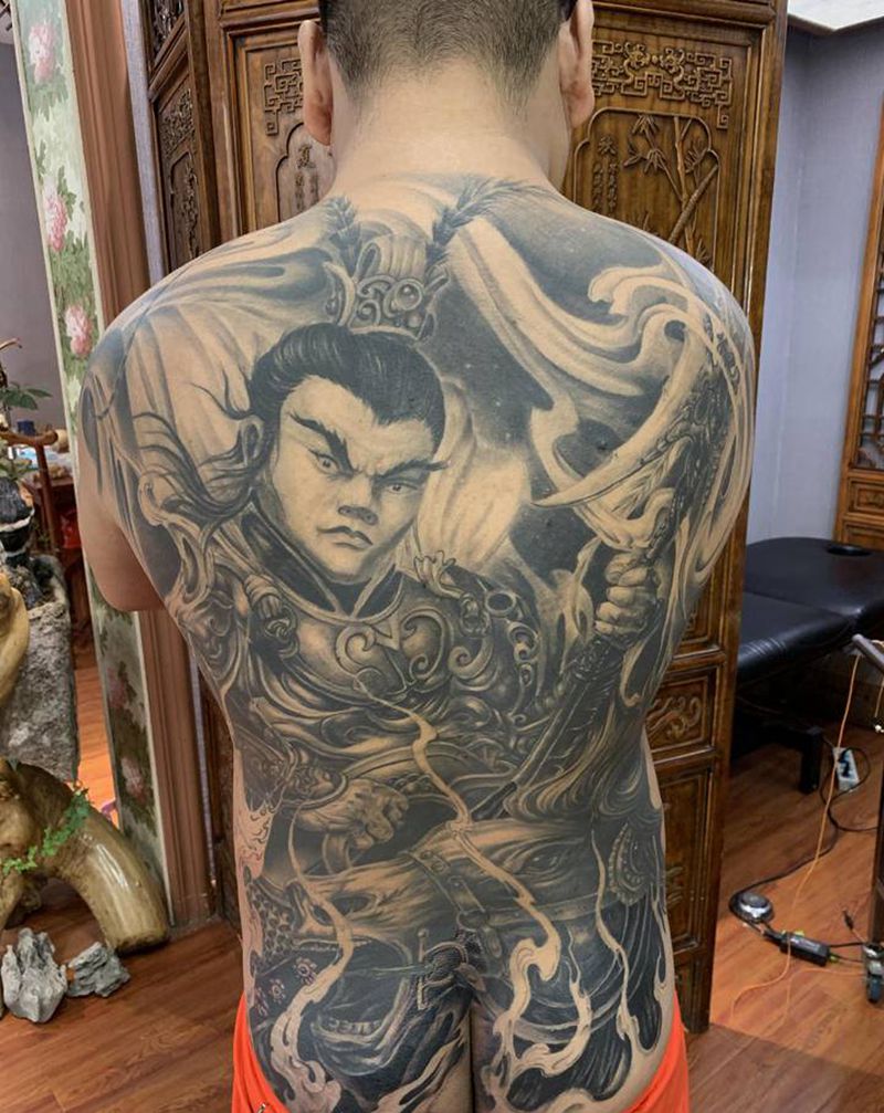 吕布纹身满背纹身图片_背部新传统纹身图案