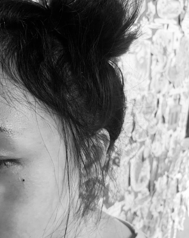 泪痣纹身图片_颈部纹身图案