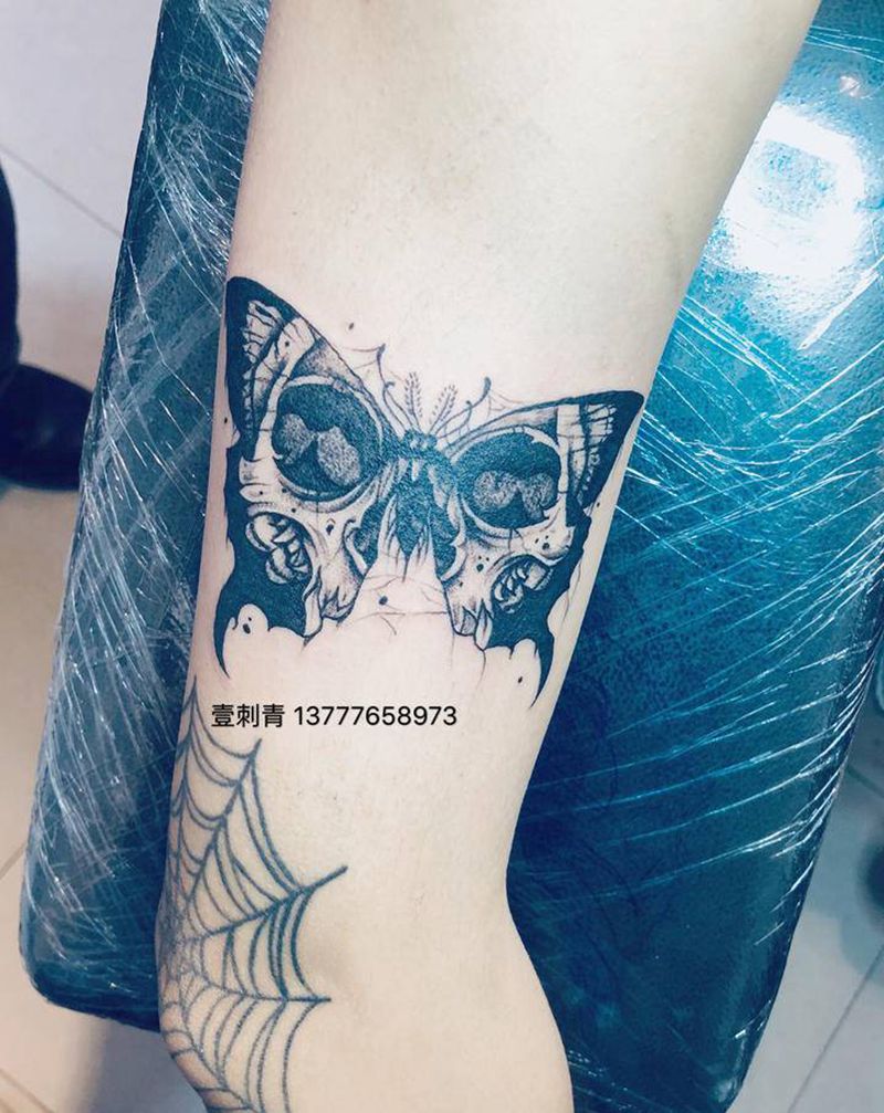 暗黑蝴蝶纹身图片_手臂纹身图案