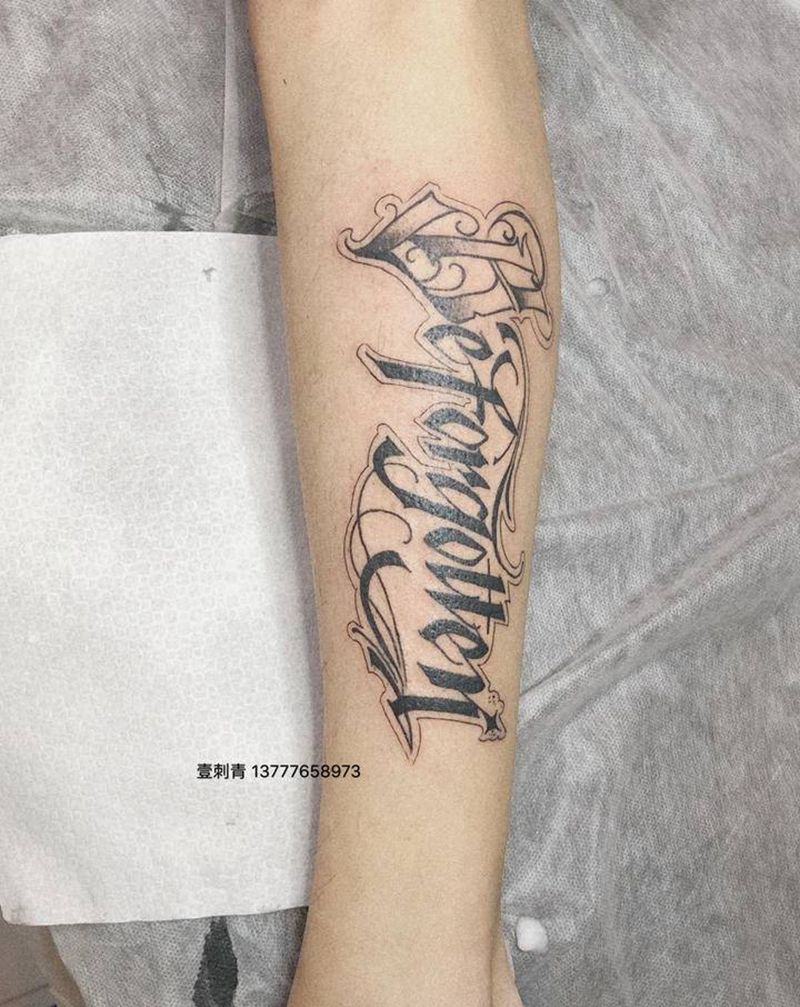 小腿花体字纹身图片_腿部纹身图案