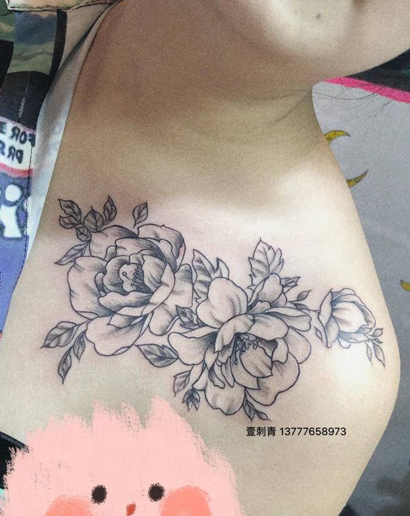 锁骨素花纹身图片_肩部纹身图案