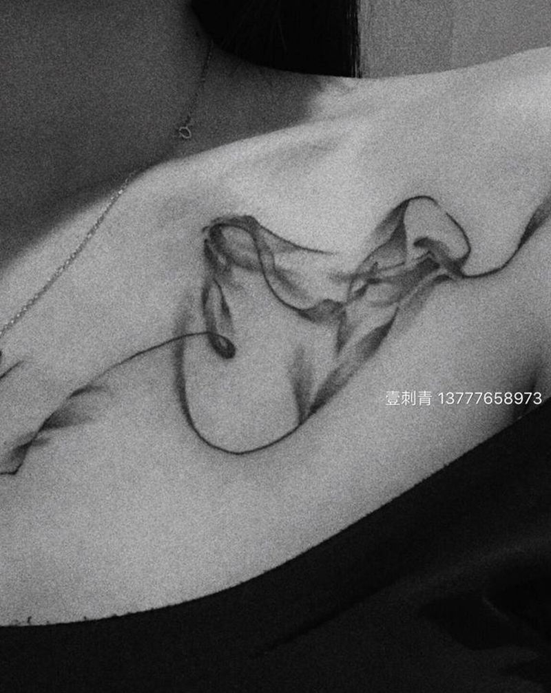 烟雾缭绕纹身图片_肩部纹身图案