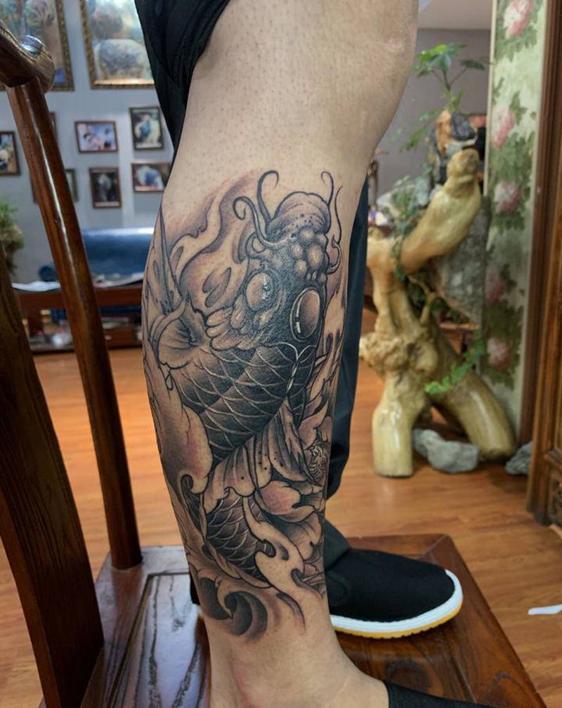 小腿鲤鱼纹身纹身图片_腿部新传统纹身图案