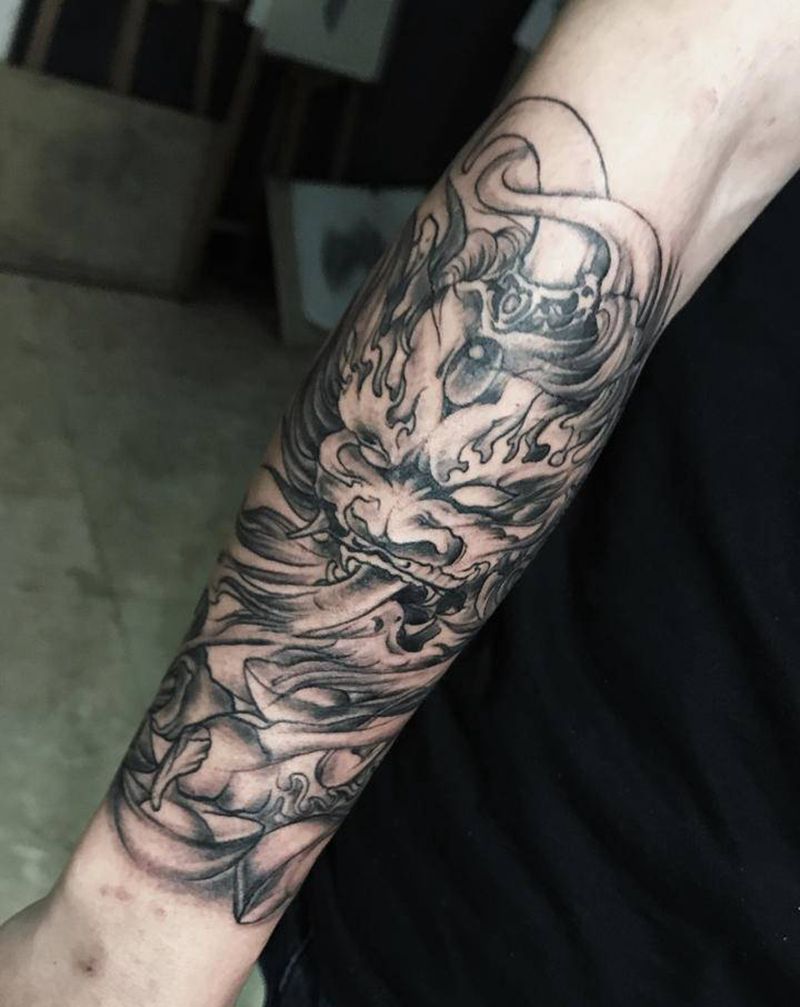 小臂狮纹身图片_手臂纹身图案