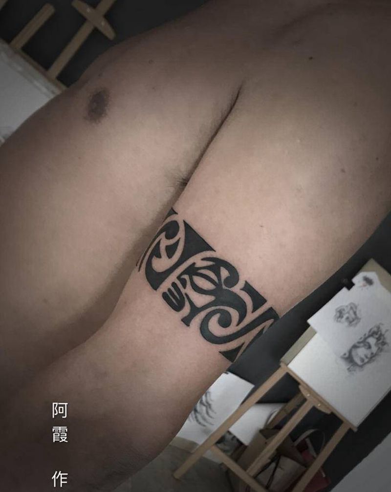 图腾臂环纹身图片_手臂纹身图案