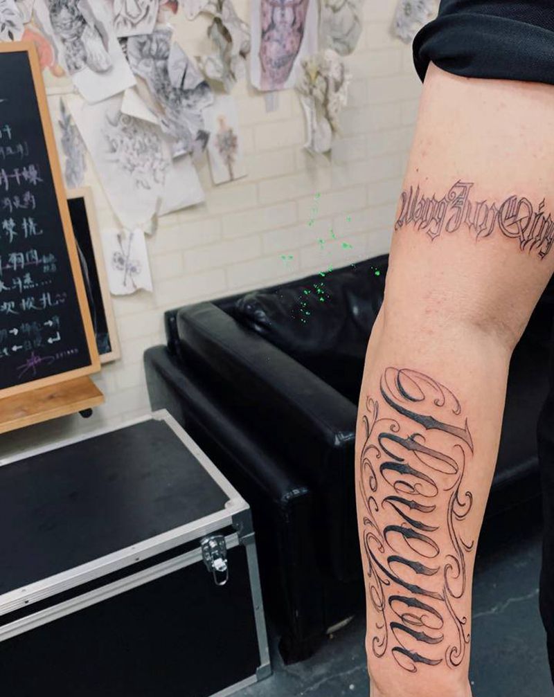 小臂花体纹身图片_手臂纹身图案
