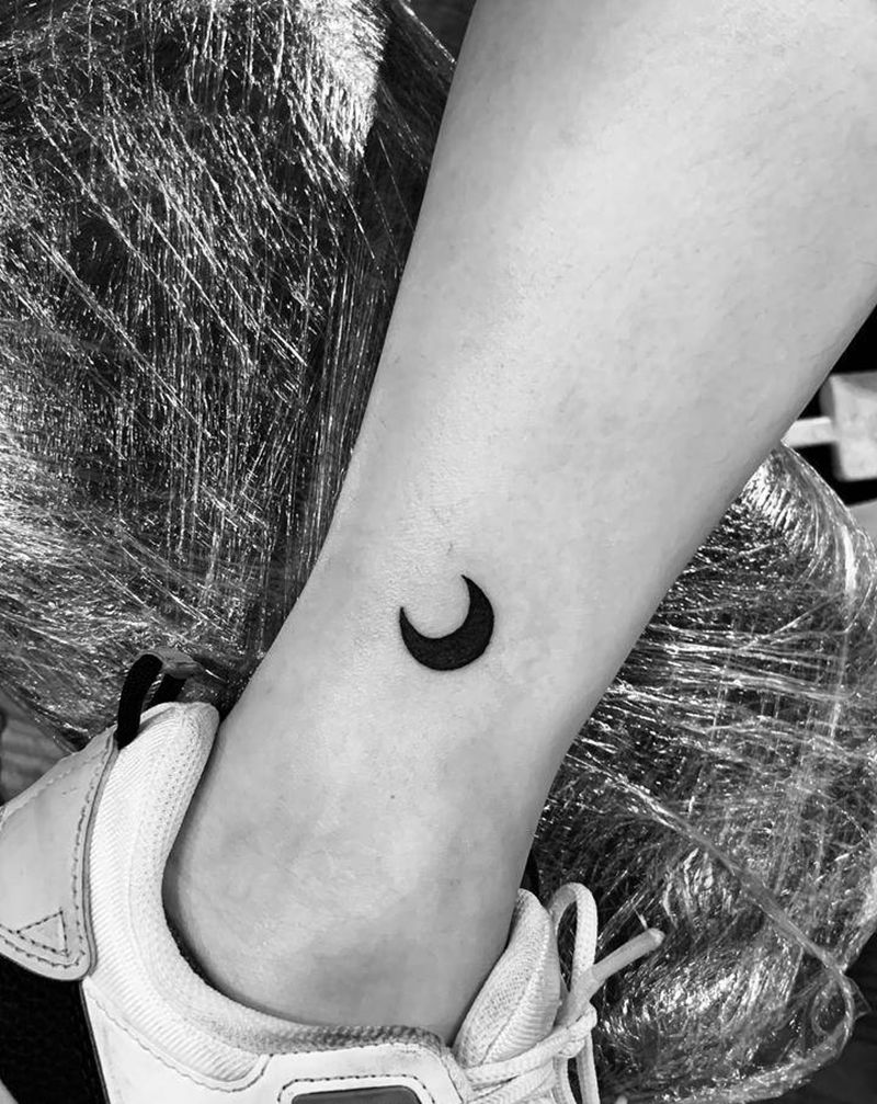月纹身图片_脚部纹身图案
