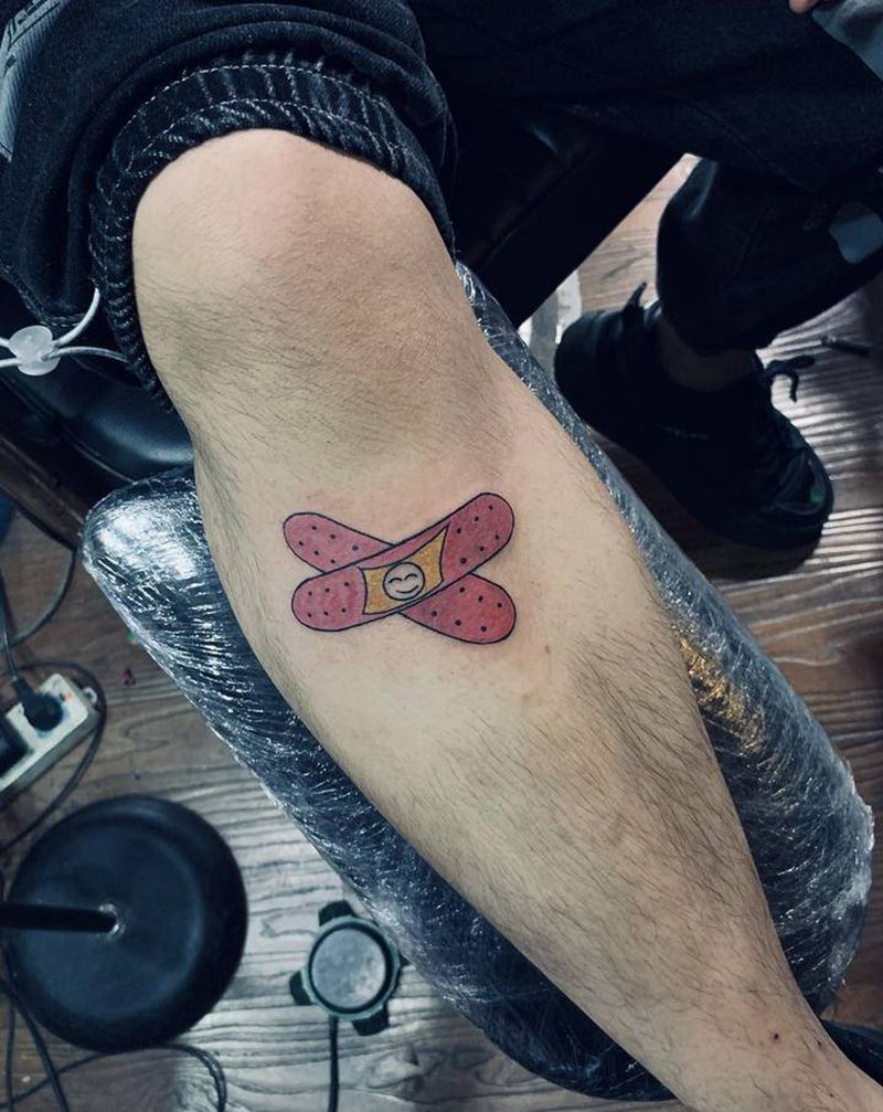 创口贴纹身图片_脚部纹身图案