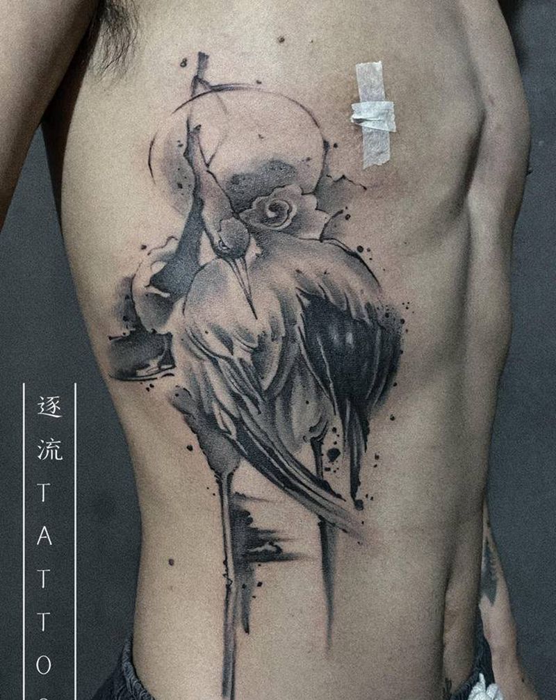 仙鹤纹身图片_腰部腹部水墨纹身图案