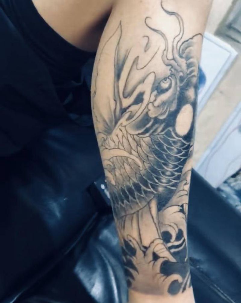 j鲫鱼纹身图片_腿部纹身图案