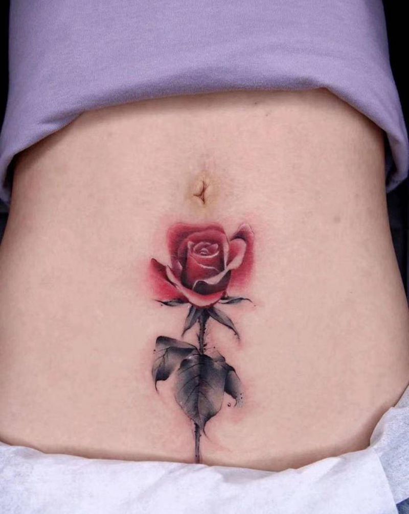 玫瑰纹身图片_腹部纹身图案