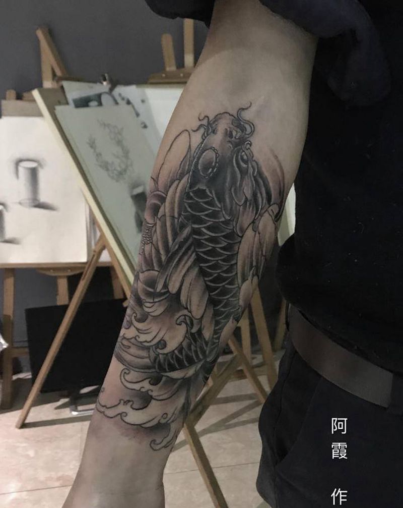 锦鲤半包纹身图片_手臂纹身图案
