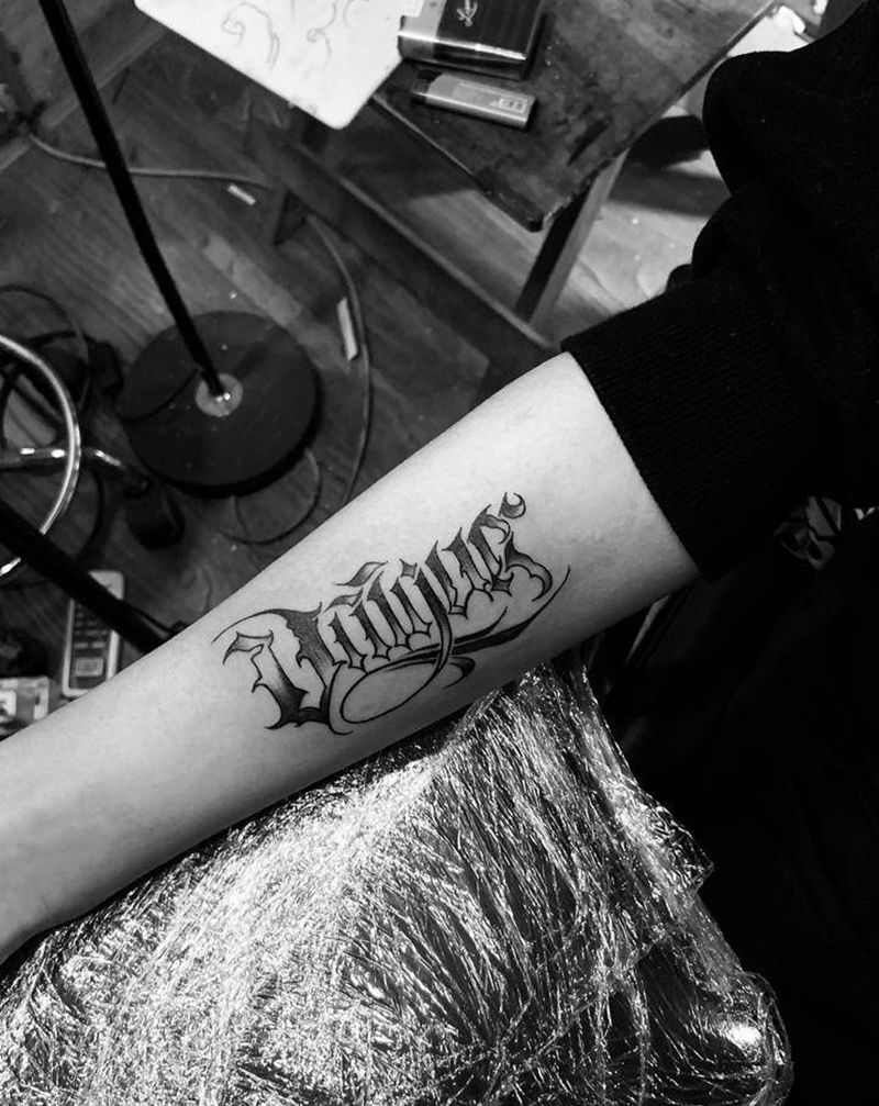 小花体纹身图片_手臂纹身图案