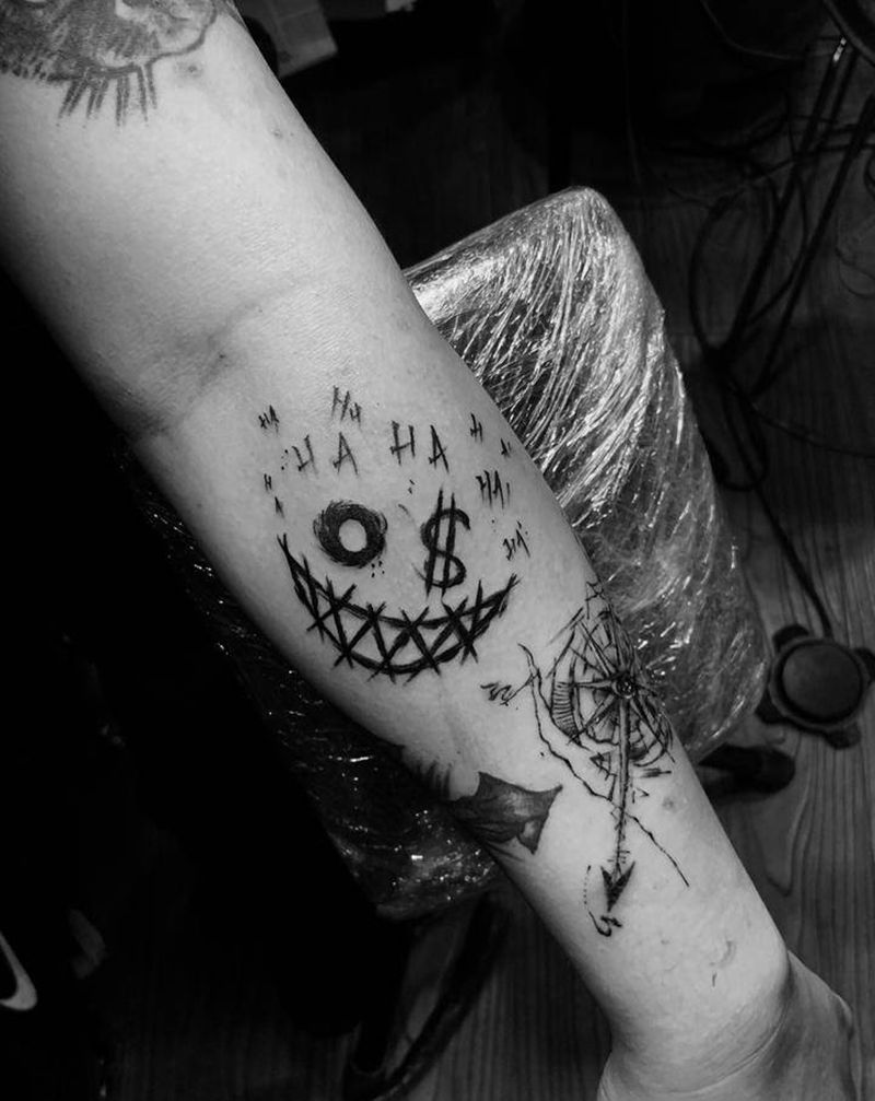 笑脸纹身图片_手臂纹身图案