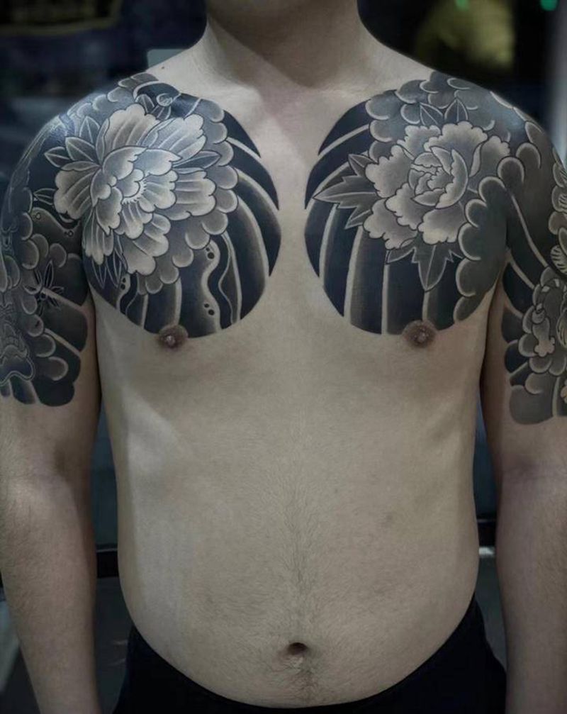 半甲纹身图片_胸部纹身图案