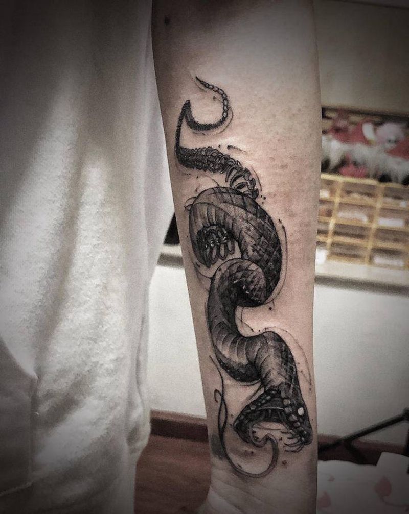 暗黑蛇纹身纹身图片_手部欧美写实点刺蛇纹身图案