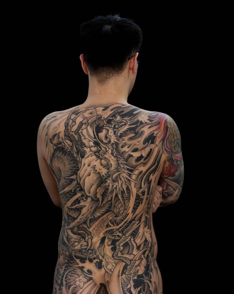 传统黑白大组一等奖纹身图片_背部新传统纹身图案