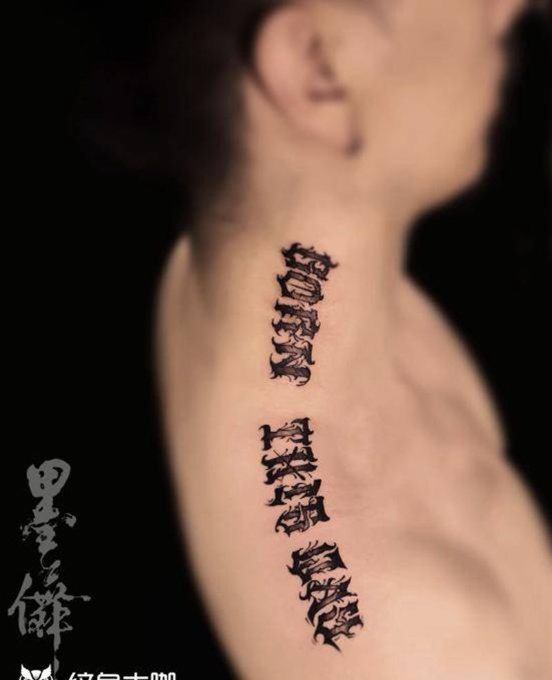 字母tattoo纹身图片_颈部肩部纹身图案