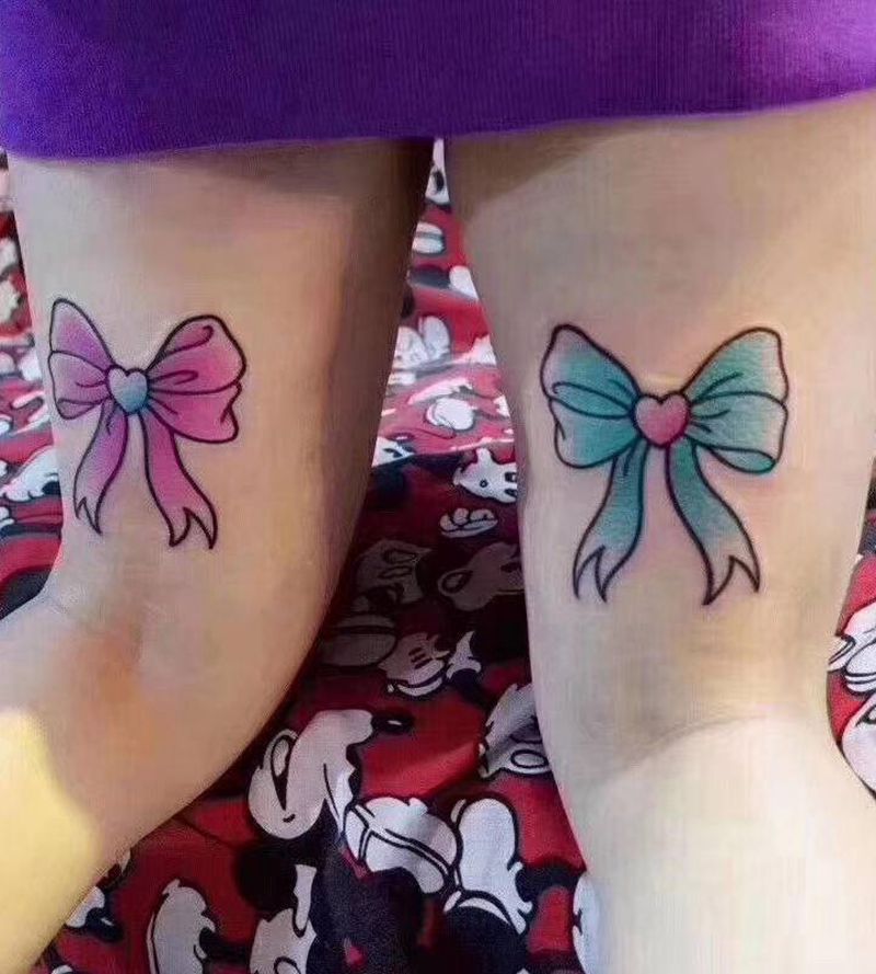 蝴蝶结纹身图片_腿部纹身图案