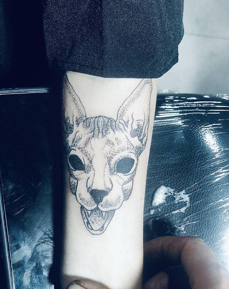 猫咪纹身图片_手部纹身图案