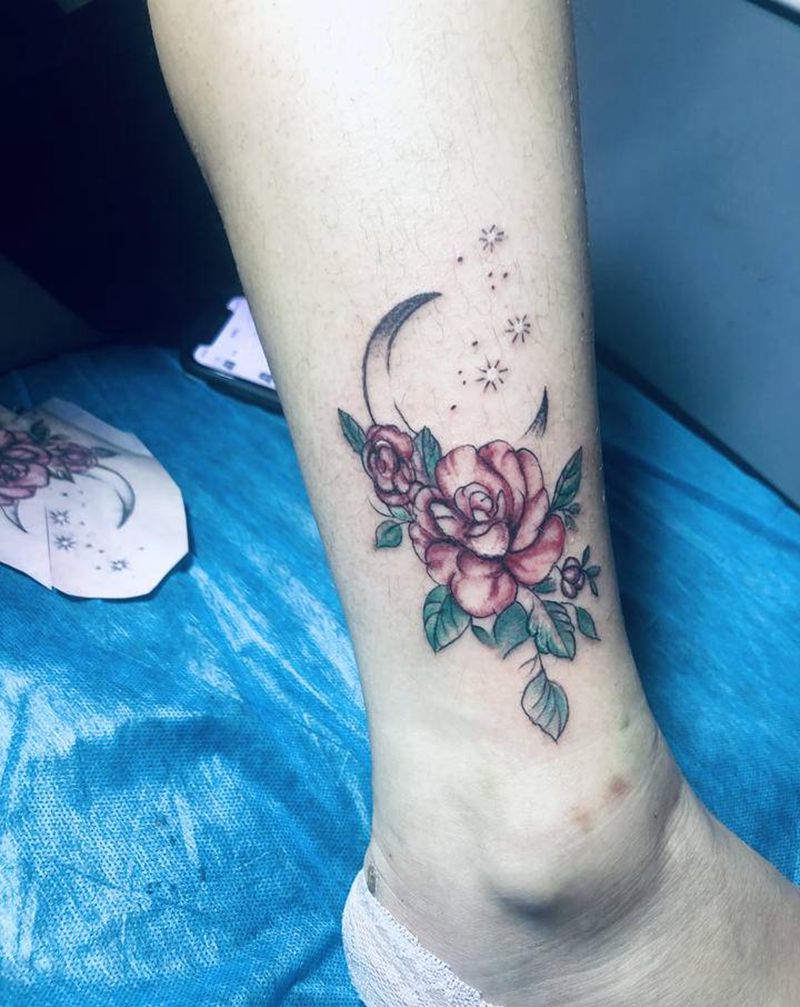 小花花纹身图片_脚部纹身图案