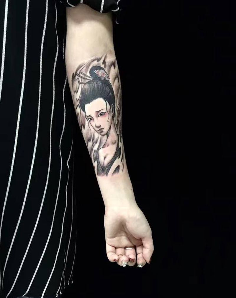 小手臂艺妓纹身纹身图片_手臂新传统艺妓手臂花臂纹身图案