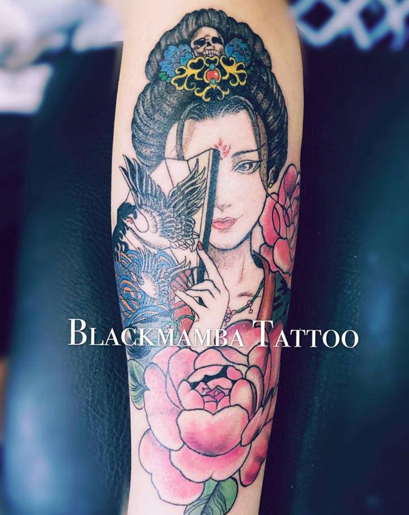 艺妓半遮面纹身图片_手臂新传统艺妓古风纹身图案