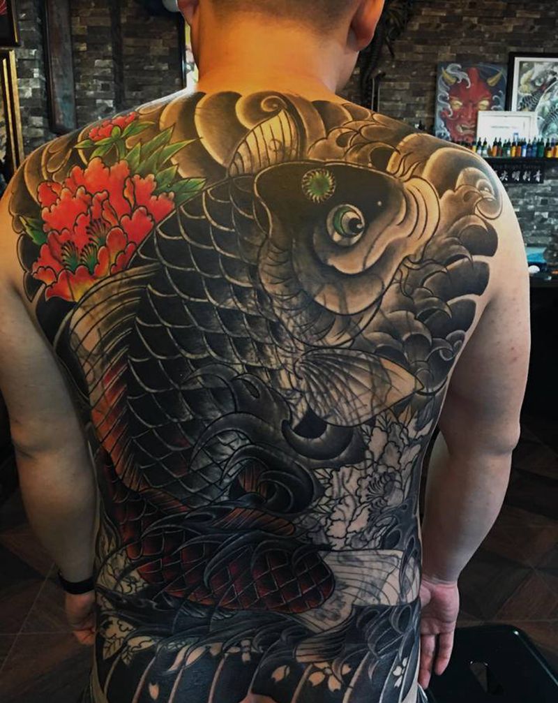 超级盖中盖纹身图片_背部老传统纹身图案