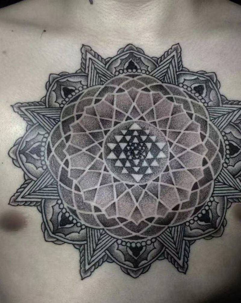 花胸  点刺纹身图片_胸部点刺点刺 花胸纹身图案