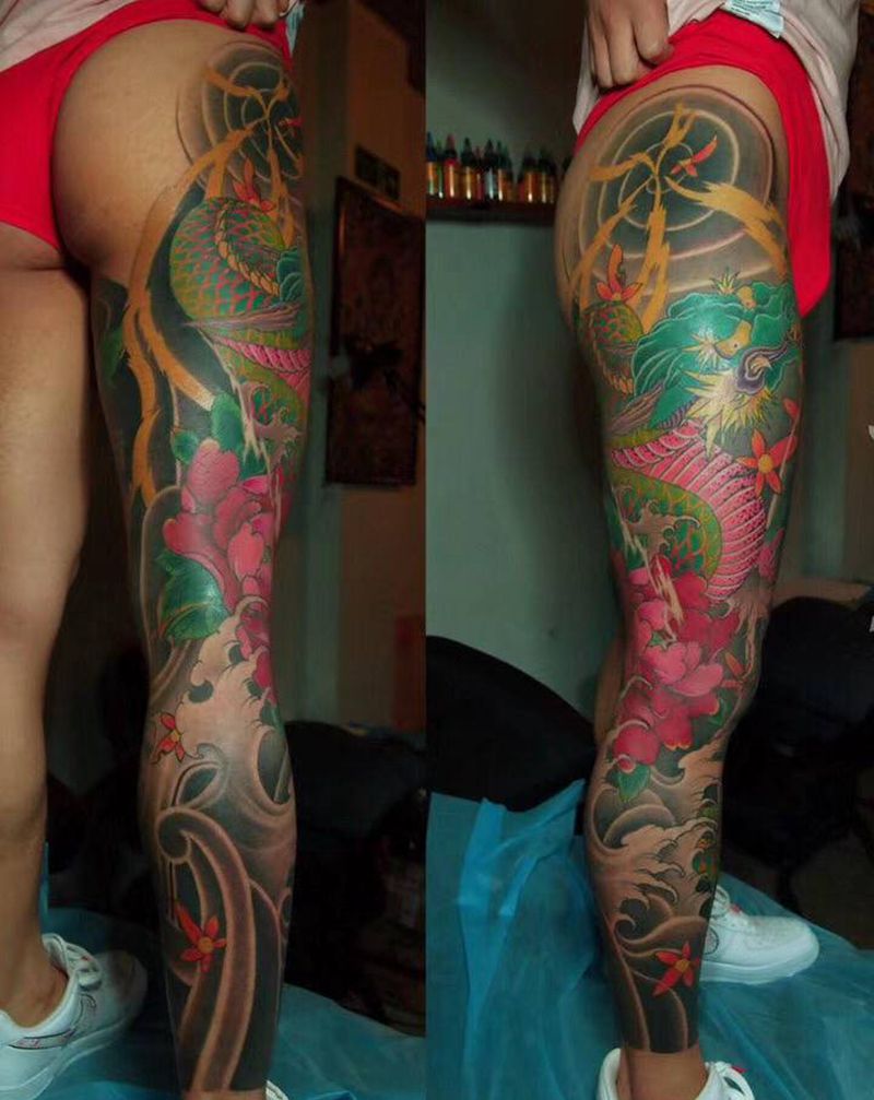 花腿纹身图片_腿部老传统新传统龙牡丹浪花纹身图案