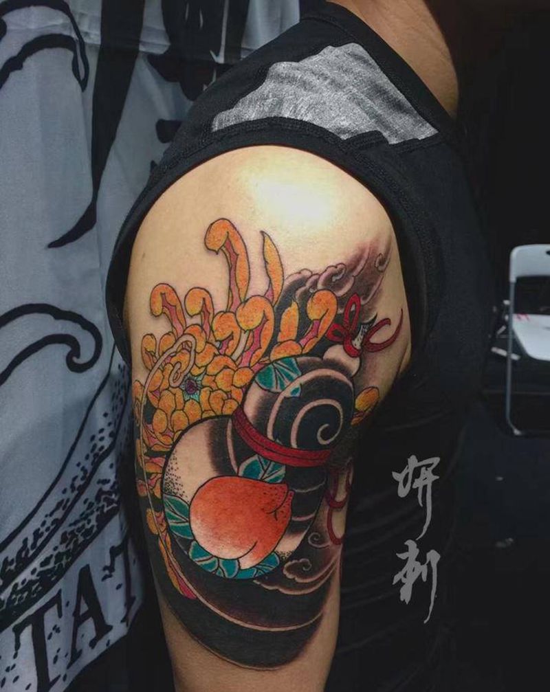 大臂葫芦纹身图片_手臂老传统新传统葫芦菊花桃纹身图案