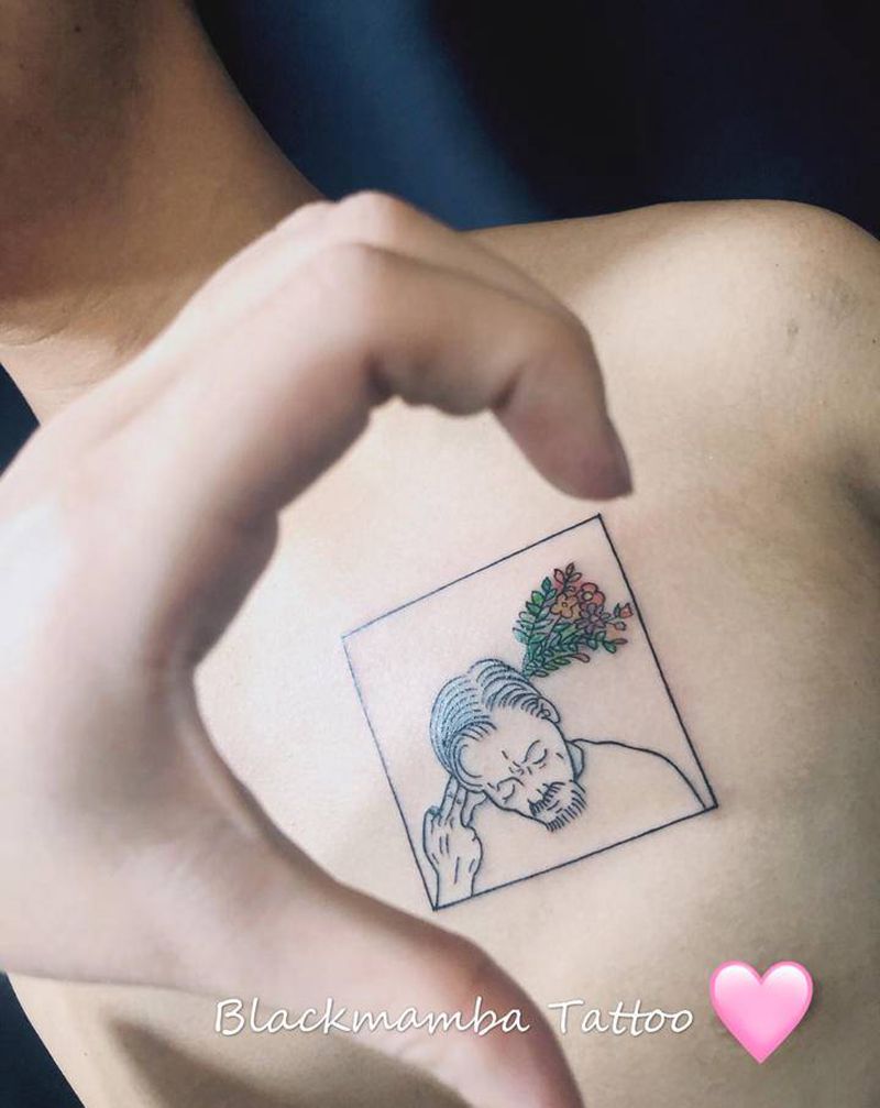 在你心上用力得开一枪纹身图片_胸部几何水彩小清新小碎花纹身图案