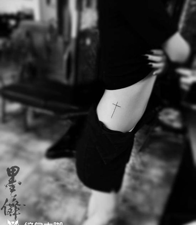 十字架Tattoo纹身图片_腰部✝️纹身图案
