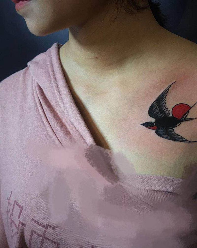 燕子遮盖纹身图片_肩部Old School纹身图案