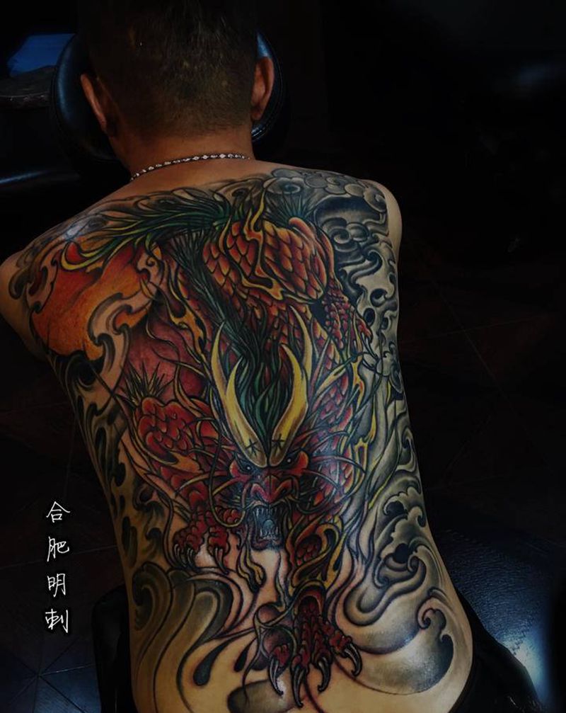 麒麟  断断续续都干了 3年了纹身图片_背部新传统纹身图案