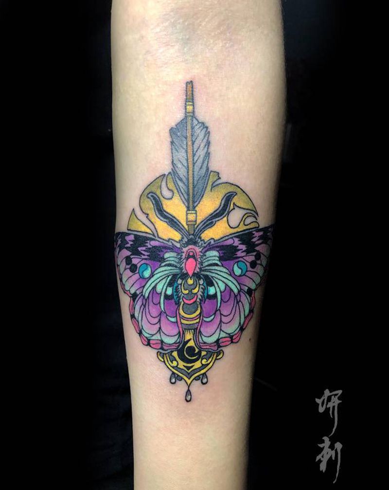 扑楞蛾子纹身图片_手臂New SchoolOld School蝴蝶纹身图案