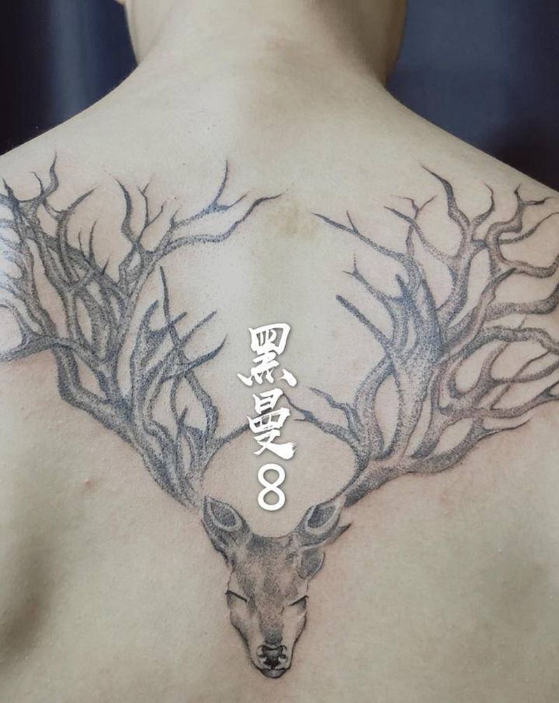 插画麋鹿纹身图片_背部欧美写实点刺小清新麋鹿插画纹身图案