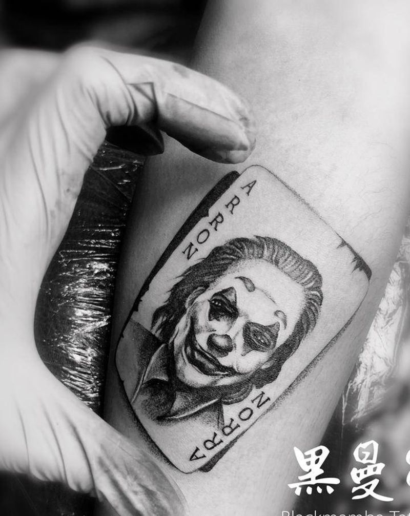 小丑纹身图片_手臂欧美写实暗黑小丑扑克纹身图案