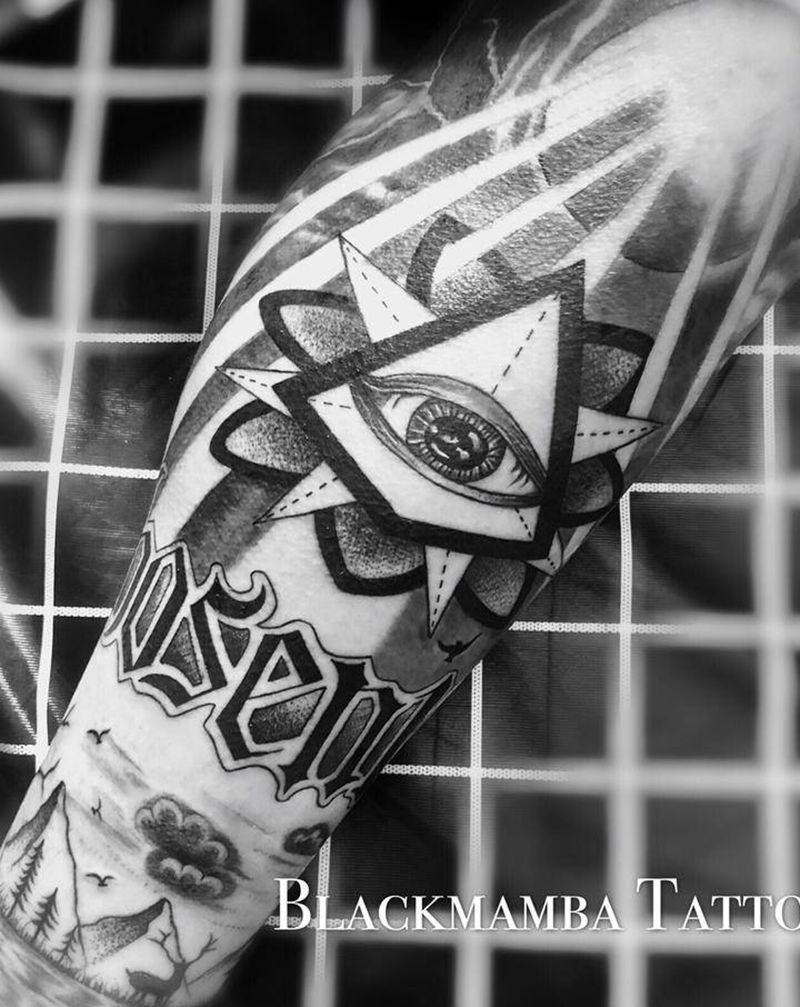 包小腿纹身图片_腿部欧美写实花体字点刺上帝之眼狮子纹身图案